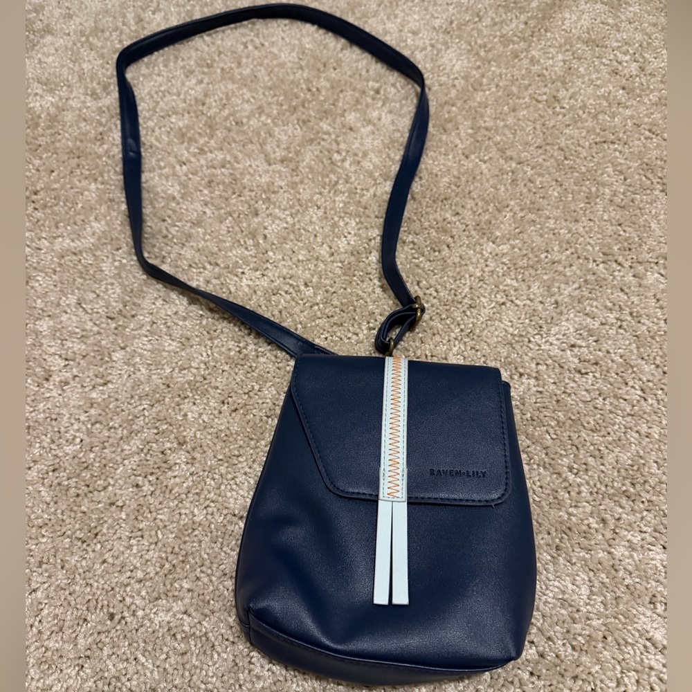 Raven + Lily x American Airlines Flagship Business Leather Tote β Small β Navy